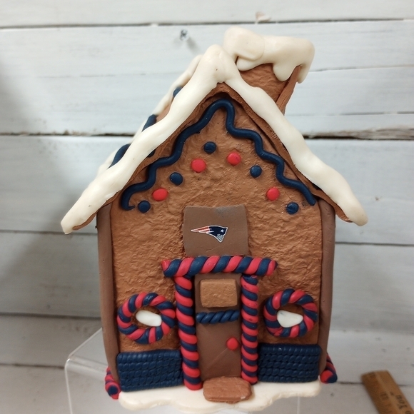 New England Patriots NFL Forever Collectibles Forever Christmas Gingerbread Hous - Picture 1 of 10